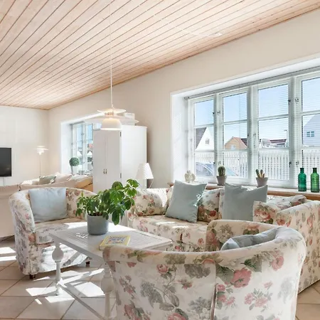 Cozy Coastal Retreat - By Traum