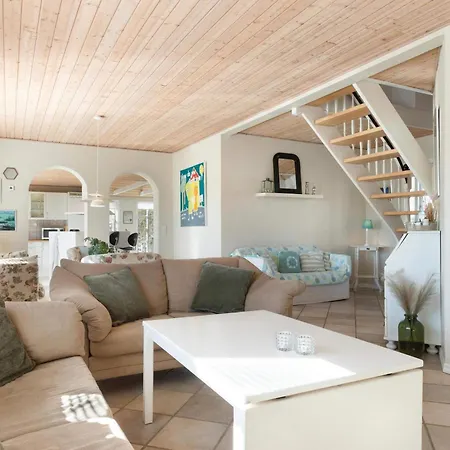 Cozy Coastal Retreat - By Traum *