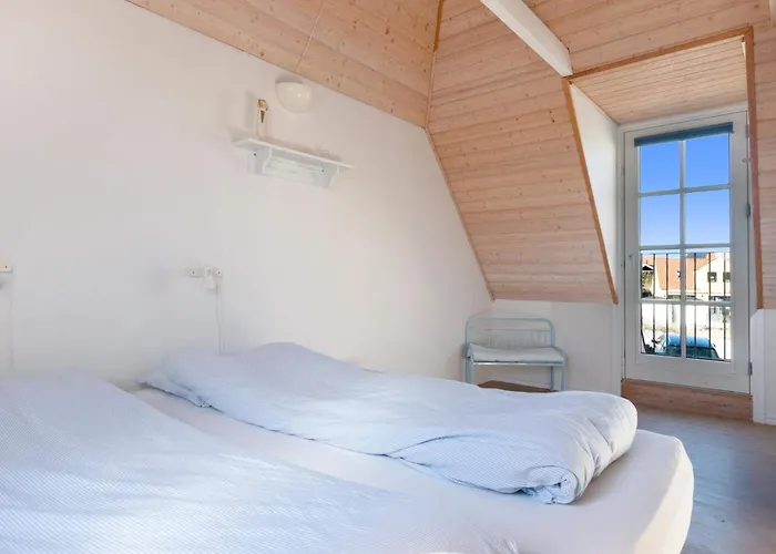 Cozy Coastal Retreat - By Traum Лёккен