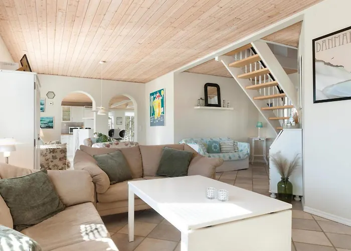 Cozy Coastal Retreat - By Traum *