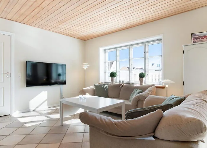 Cozy Coastal Retreat - By Traum Лёккен